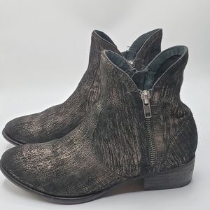 Seychelles gold speckle print 1.5" heel bootie size 7.5